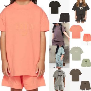 Tasarımcı Çocuk Giysileri Setleri ESS Trailtsits Kısa Kollu Tshirts Şortlu Yürümeye Başlayan Gençlik Çocuk Çocukları Tutulmalar Mektup T-Shirts Pantolon Jogger Gevşek Kırtan
