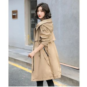 Trench coreano per donna Primavera Autunno Cappotto medio-lungo Casual con cappuccio e coulisse Giacca a vento in vita femminile 240309