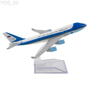 Uçak Modle 1/400 Ölçekli Alaşım Uçak Boeing 747 Hava Kuvvetleri Bir 16cm Alaşım Uçak B747 Model Çocuklar Çocuklar Toplama Dekorasyonu için Hediye YQ240401