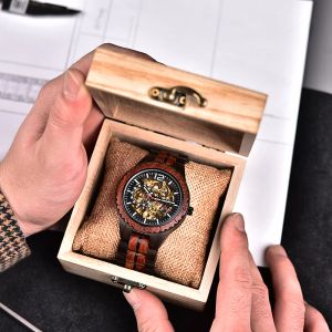 Корпусы оленя автоматические часы для мужчин для мужчин деревянные красные сандаловые наручные часы мужские водонепроницаемые в подарочной деревянной коробке Dropship