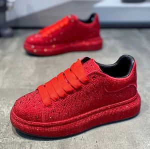 Sıradan Ayakkabı Lüks Tasarımcı Moda Erkekler Kırmızı Siyah Rhinestone Platform Nedensel Flats Moccasins Erkek Kaya Hip-Hop Yürüyüş Spor ayakkabıları