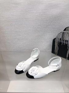 Bale Daireler Moda Çiçek Tasarımcı Ayakkabı Kadın Orijinal Deri Açık Calfskin Elbise Ayakkabı Resmi Tıknaz Topuk Slingbacks Sandalet Düz Kutu Toz Çantası