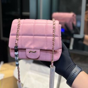 Lüks Crossbody Bag Tasarımcı Çanta Kadın Mini Flep Bag 24c Omuz Çantası Kare Deri Çanta Büyük Kapasite Çantası Tofu Izgara Zar Zinciri Paket
