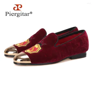 Повседневная обувь Piergitar, женские бархатные туфли ручной работы с золотым металлическим носком и аппликацией, винно-красного цвета, лоферы для выпускного банкета, женские туфли на плоской подошве