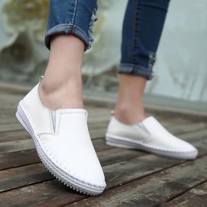 Повседневная обувь, женские кожаные туфли, белая осень 2024, студенческие корейские универсальные лоферы для отдыха в горошек с мягкой подошвой