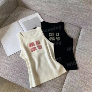 Miu Bayan Giysileri Tişört Tasarımcı Kadın Seksi Yular Tops Parti Üstü Gizli Tank Top İlk İlkbahar Yaz Sırtsız Gömlek