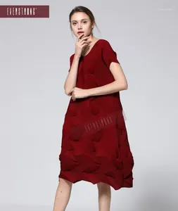 Бальные платья ПРОДАЖА Модное платье Miyake с ромбовидными складками и короткими рукавами, сплошной цвет с круглым вырезом, бутон В НАЛИЧИИ