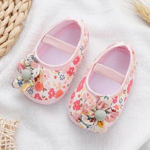 Красочные туфли принцессы для первых ходунков с цветочным принтом, детская удобная дышащая мягкая подошва для малышей