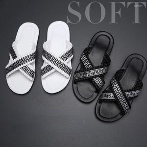 Yatak Setleri Tasarımcı Marka Yaz Men Slayt Moda Slip-On plaj terlikleri adam çizgili sandaletler Tasarım Dış Ayakkabılar Lateks Flip Flops