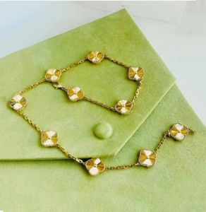 10 Çiçek Tasarımcı Kolye Dört Yaprak Yonca Kolye 18K Altın Kolye Tase Mücevherleri Kadınlar Elmas Charms Var Zincir Boncuklar Güle