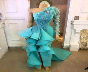 2020 Yeni Seksi Turkuaz Hunter Bir Omuz Balo Elbiseleri Kadınlar için Bölünmüş Denizkızı Tüy Çiçekleri Ruffles Resmi Gece Elbise Part6147704