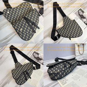 Mini eyer çanta eğik baskı tasarımcı çanta erkek çanta vintage baskılı işlemeli tuval flip manyetik toka aynı stil crossbody için moda marka çantası