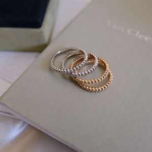 Yüksek Versiyon Yüzüğü, Kadınlar 18K Gül Altın Kaplama, CNC ince oyulmuş yığılmış yuvarlak boncuk halka, üretici doğrudan satışları