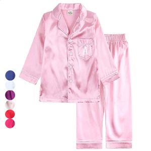 2023 Дети на заказ шелк Silk Satin Pajamas Print Boys Girls Solid Lounge Set Personal Family Christmas Kids Pajamas 240401