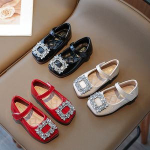 Yürümeye başlayan kızlar deri prenses ayakkabılar elmas dekorasyon çocuklar deri ayakkabı siyah beyaz bebek çocuklar ayak koruma ayakkabıları 21-35