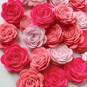 Dekorative Blumen 24PCs/Set handgefertigte Rosen Kopf Stoff Künstlicher Verlauf Rose 3cm Simulation DIY Hochzeitsdekoration Scrapbook Handwerk