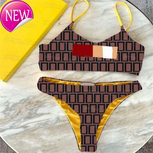 2024 Novo designer de moda atacado moda de banho sexy letras impressas letras femininas bikinis maré dividida para mulheres meninas halter maiô sexy sutre de praia banheira de moda