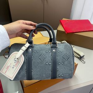 Keepalll 25 Tasarımcı Yüksek kaliteli denim erkek ve kadın kabartmalı el çantası moda açık el çantası lüks fermuarlı omuz çantası çapraz bag r