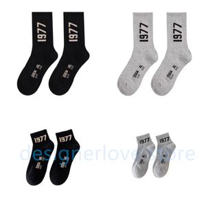 Tasarımcı Çorap Tasarımcıları Teanle Socks Erkekler için Mektuplar Nakışları Gürlü Pamuk Spor Basketbol Futbol Beyaz Siyah Gri Kahve Erkek Kadın Kısa Orta Çorap Yok Kutu