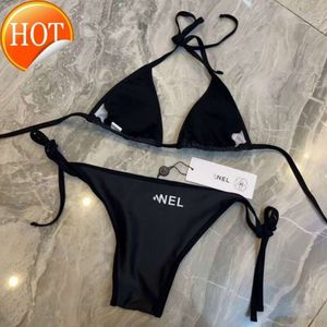 Ucuz Toptan Tasarımcı Seksi Bikini Setleri 2024 Yeni Moda Kadınlar Moda Mektubu Baskı Kısa Set Tonglar Sütun Plaj Partisi Seksi Push Up Bandage Matay Takım Yüzme CC
