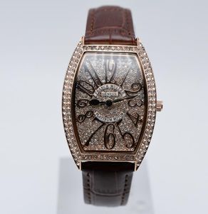 На кожаной группе Quartz Digital Athestone Gold Case Women Designer Designing Press Whate Watch Throw Ladies Ristatch G4132574