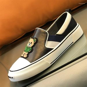 Sapatos casuais estilo britânico Luxo Moda Slip-On Flats Sneakers masculinos de cães de couro Genuine Mocasines Sports 6C