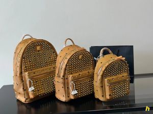 Yeni Backbag Classic Kore Punk Yan Çift Sıralı Perçin Sırt Çantası Erkek ve Kız Öğrenci Okul Çantası Moda Seyahat Sırt Çantası