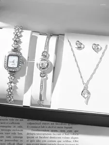 Нарученные часы 5pcs Женская модная бриллиантовая встраиваемая бриллиант