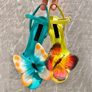 Uma renome Butterfly Decoration Sandals Bright Colors Sapatos noturnos Saltos estiletos Mulheres de sandália Designers de luxo Torno