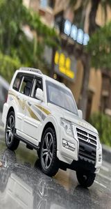 Diecast Model Cars 132 Mitsubishi Pajero Offroad Suv -сплав Car Diecasting Model Sound и Light Back Model Model Toy Collection6052371