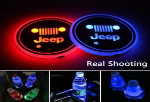 2PCS LED CAR CUP HOLDER Lights 7 Цветов Изменение USB -зарядного коврика Luminescent Cup Led Led Interior Atmosphere Lamp для Jeep Face2637839