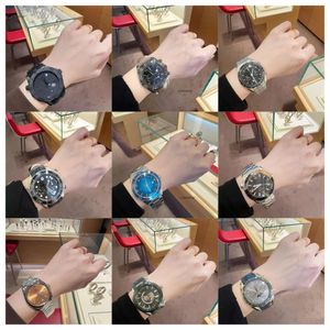 Saatler Yüksek Kaliteli Kadın Gezinti Erkek Saat Saati Savaşçı Saat OMG Markalı Saatler Saat Kutusu hatıra Saat Tasarımcısı Switch Superb Watch 225