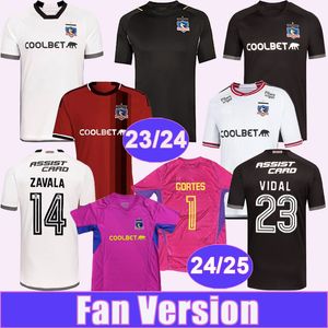 23 24 Colo Colo Mens Futbol Formaları 24 25 Vidal Bolados Parra D. Pizarro Pavez Palacios Fuentes Gil Wiemberg Zavala Benegas Falcon Evden GK Futbol Gömlekleri