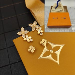 Küpe Lüks Altın Kaplamalı Gümüş Kaplama Küpeler Lüks Marka Tasarımcısı Yonca Tarzı Tasarım Romantik Aşk Hediyesi Yüksek kaliteli küçük mücevher küpe kutusu