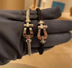 Nunca desbotamento de pulseiras em forma de U do ouro para homens 18k Pulseiras de designer de luxo de ouro 18k Pulseiras de jóias de aço inoxidável