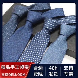 Шея галстуки высококлассной ручной работы ручной работы с синим мужчина
