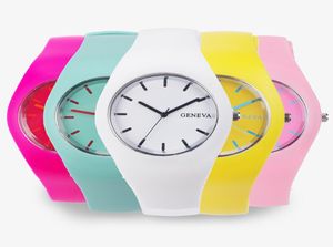 Homens assistem Women Cream Color Ultrathin Fashion Gift Silicone Strap Leisure Watch Genebra Sport Wristwatch Womens Jelly Relógios1860846