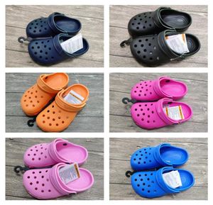 Tasarımcı Klasik Sandallar Çocuklar Çocuklar Pembe Mavi Erkek Kızların Toka Terlikleri Croos Slaytlar Bebekler Siyah Beyaz Su Geçirmez Açık Plaj Ayakkabıları125799