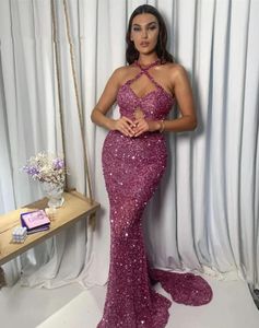 Sıcak Pembe Seksi Halter Boyun Gece Önlükleri Sergileri Denizkızı Prom Elbiseler Uzun Anahtar Deliği Parlak Robe Soiree Nouveaute Vestidos Coctel Elegantes