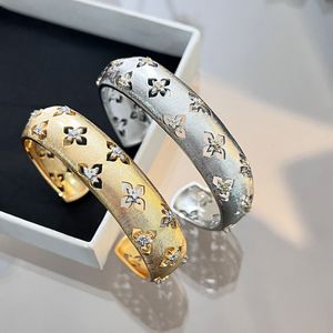 Italien Luxusmarke Clover Designer Armband Armreifen Ohrringe Ringe Halskette Schmuck Set handgefertigt Palaststil hohl 18k Gold Bastelring Halsketten Armbänder Armbänder