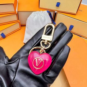 Sevimli Kırmızı Şeftali Kalp Keychain Lüks Tasarımcı Anahtarlık Moda Çantası Kolye Cazibesi Kalp Şekleli Anahtar Zincir Sonsuz Aşk Araba Knitaring Orijinal Kutu Kadın Kadınlar İçin