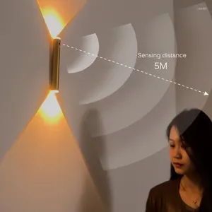 Duvar lambası hareket sensörü gece ışığı şarj edilebilir elektrikli LED ışıkları kapalı yatak odası mutfak merdiveni için kablosuz manyetik dolap