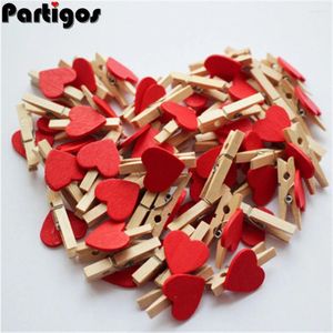 Parti Dekorasyonu 50 PCS/Lot Kırmızı Kalp Aşk Ahşap Giysiler PO Kağıt Pin Pin Mini Clothespin Kartpostal Klipler Ev Düğün Kırtasiye