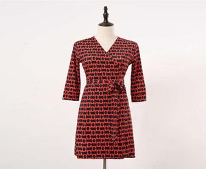 2021 Tasarımcı Moda PG DVF Yaz Kadınlar039S Aynı Kırmızı Zincir Baskı Kadınlar İçin Elbise Etrafında Kısa Yakasız Sargı