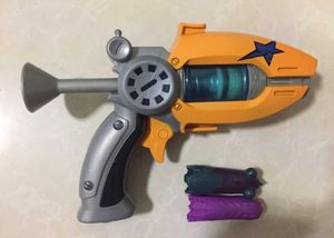 Игрушки с оружием 22 см. Голубая пурпурная оппорация Покол. 1 Slugterra Gun Toy с 2 пулями 1doll 5 Air Soft Bullets Boy Pistol Slug Terra GU1388501