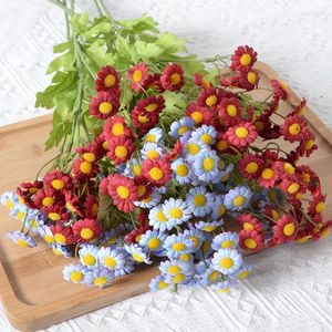 Dekoratif Çiçekler 2pcs Yapay Çiçek 6 Çatallar 30 Kafa Küçük Daisy Papatya Hollandalı Krizantem İpek Buket Oturma Odası Düğün Partisi