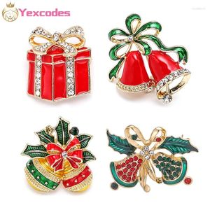 Broches Yexcodes Box Box Broche Bell Pin Christmas Snowman Tree Crystal Charm