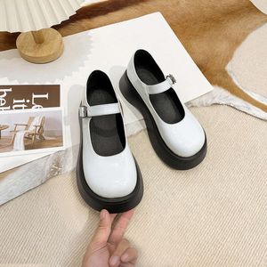 Sapatos de caldo de dedo do dedo do pé da Mary Jane Sapatos de muffin altos sapatos de couro de solado espesso 32-43 tamanhos de salto grossos sapatos