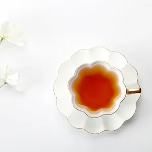 Fincan tabakları ins. Zevkli lotus çiçek taylı modelleme kahve fincan tabağı setleri ücretsiz çay kaşığı öğleden sonra kemik çin anahat altın çay kupa