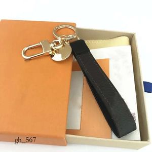 Tasarımcı Sevimli Keychain Ana Zincir Yüzük Tutucu Marka Tasarımcıları Porte Clef Hediye Erkekler İçin Anahtarlıklar Kadın Araba Çantası Kolye Aksesuarları Varit Kutu 410